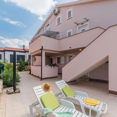 Apartment F-1 Klimno Buitenkant foto