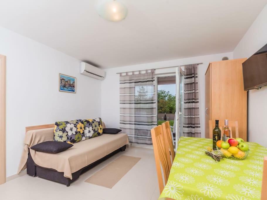 Apartment F-1 Klimno Buitenkant foto