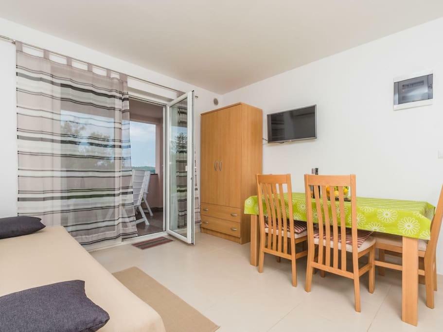 Apartment F-1 Klimno Buitenkant foto