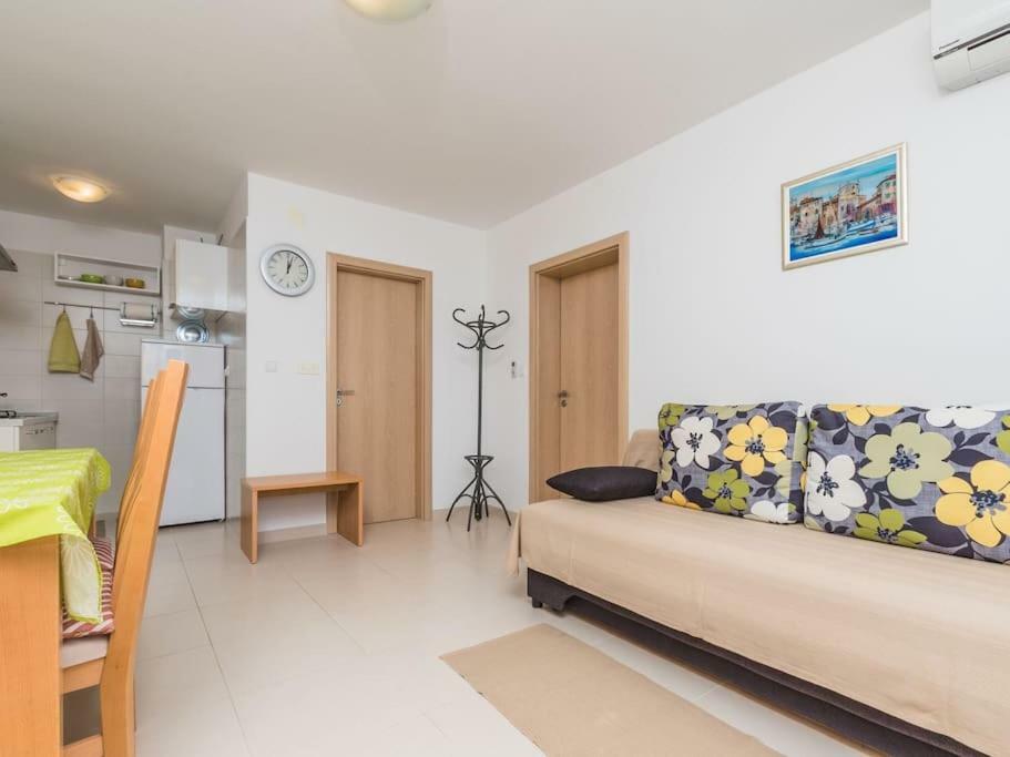 Apartment F-1 Klimno Buitenkant foto
