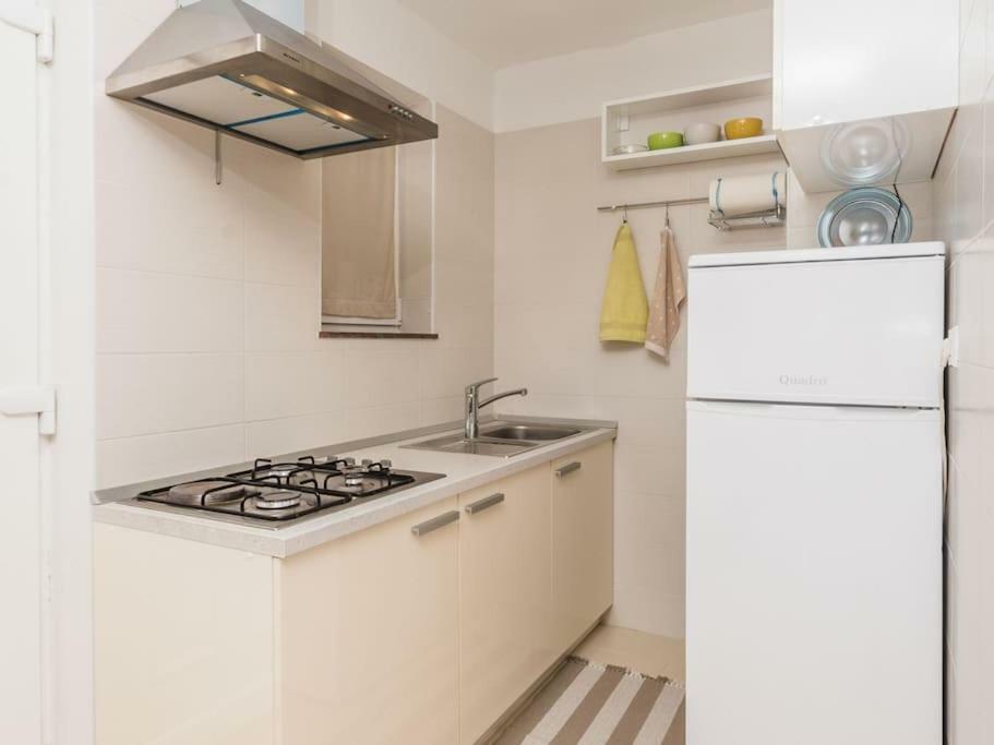 Apartment F-1 Klimno Buitenkant foto